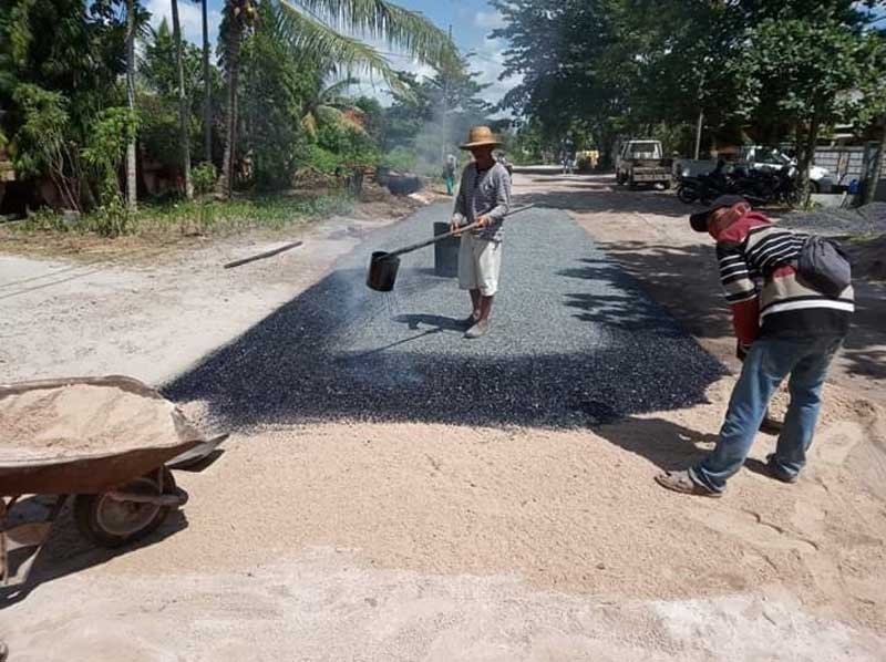 JALAN perbaikan jalan di Palangka Raya