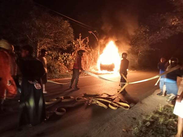 Sebuah mobil dengan nomor Polisi KT 1866 BR terbakar usai mengisi bahan bakar minyak (BBM) di sebuah SPBU Jalan Cristopel Mihing