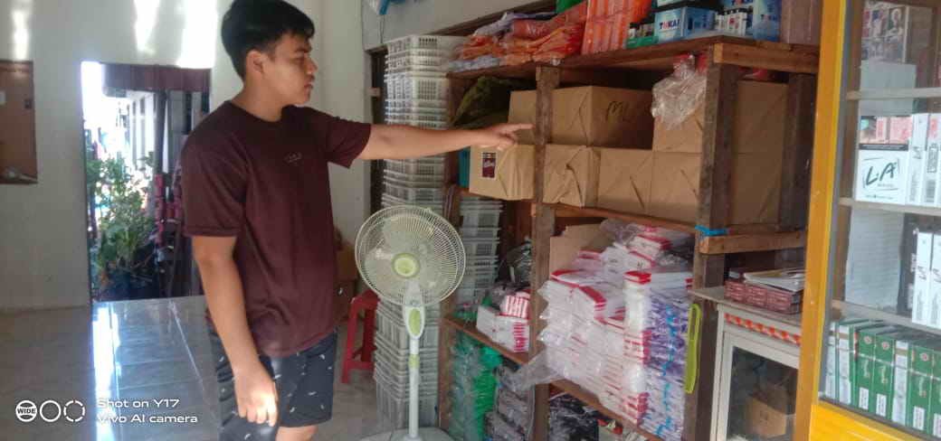 rokok,Terpergok Curi Rokok Emak-Emak Nyaris Dihajar Massa