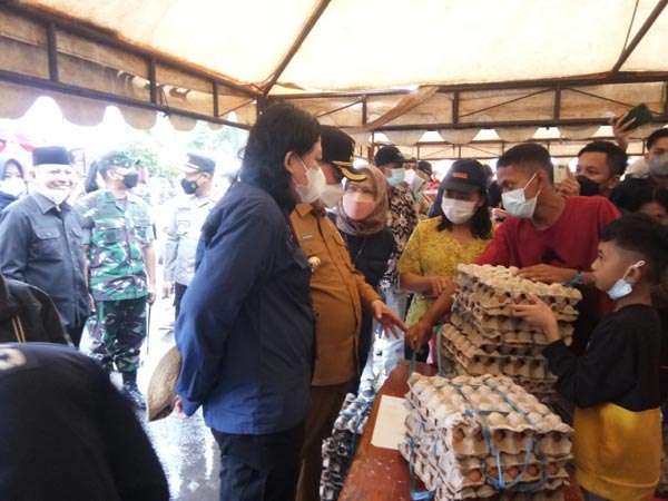 menggelar pasar pangan murah untuk masyarakat Kotim