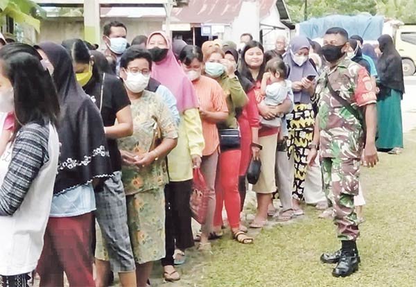 Operasi pasar murah yang digelar Pemerintah Kota Palangka Raya jadi sasaran warga untuk mendapatkan bahan kebutuhan pokok dengan harga jauh lebih rendah