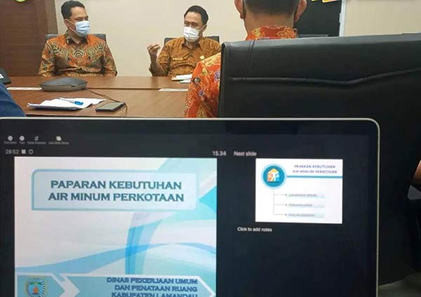 Distribusi air bersih dari Perusahaan Daerah Air Minum (PDAM) di Kabupaten Lamandau masih terkendala jaringan dan kapasitas instalasi pengolahan air