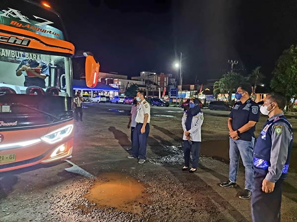 Pergerakan arus mudik Lebaran di Terminal Patih Rumbih semakin padat penumpang yang hilir mudik menuju rute lintas kabuputen/kota dan lintas provinsi