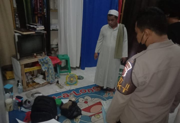 PENCURIAN SAAT TARAWIH Maling Beraksi Saat Tarawih Perdana