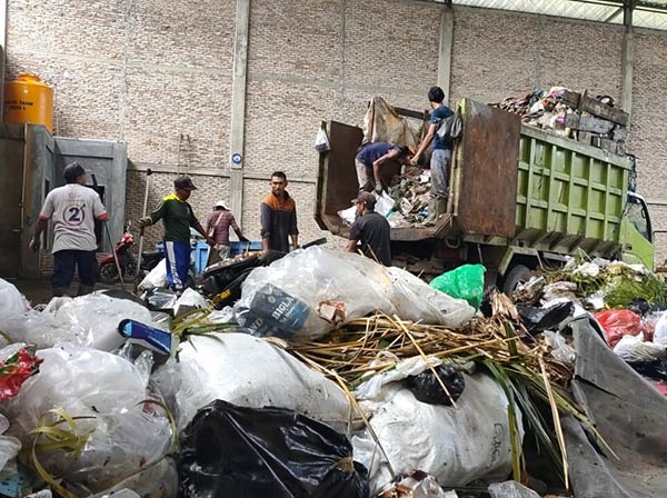 Volume sampah di Kota Sampit mengalami peningkatan selama Ramadan