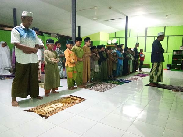 Pondok Pesantren Darussalam Sampit menjadi salah satu perintis pondok pesantren muadalah