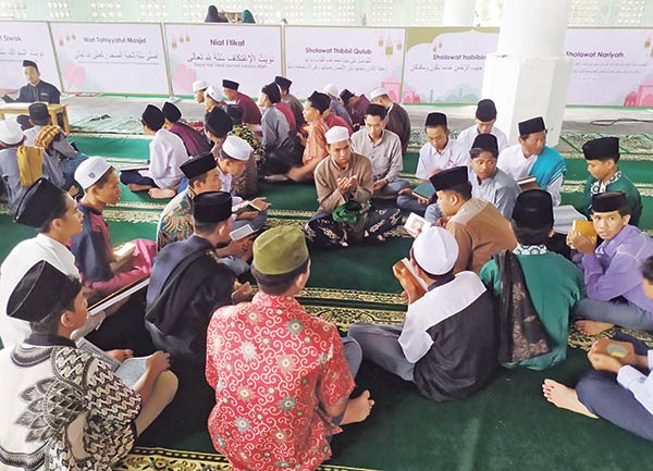 Ratusan santri di Pondok Pesantren Enterpreneur Dar Al-raudhah (DARA) Pangkalan Bun