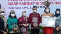 Sisliana mendapatkan penghargaan sebagai Perempuan Berjasa dan Berprestasi dari Organisasi Aksi Solidaritas Era Kabinet Indonesia Maju (OASE-KIM)