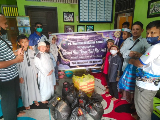 PT KMA Bagikan Bingkisan Lebaran dan Berbuka Puasa