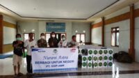 Peduli Warga Sekitar PT GSIP – AMR Bagikan Paket Sembako