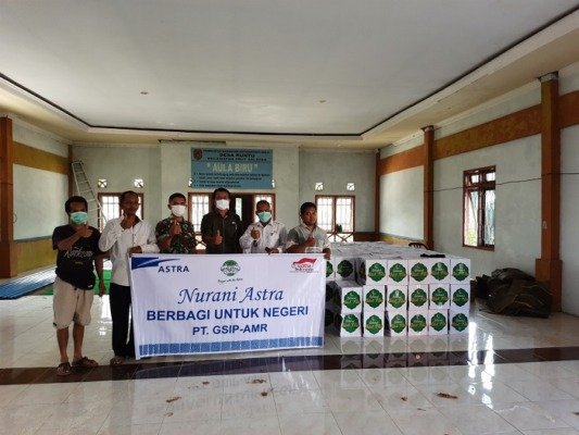 Peduli Warga Sekitar PT GSIP – AMR Bagikan Paket Sembako