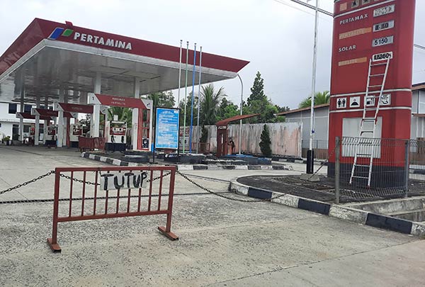 – Ketersediaan bahan bakar minyak (BBM) di stasiun pengisian bahan bakar umum (SPBU) Jalan Diponegoro