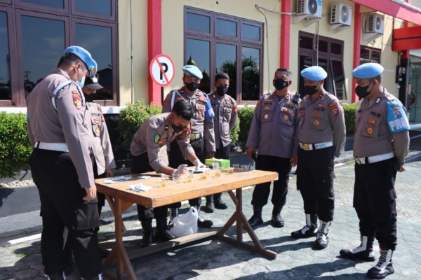 Polres Katingan,Puluhan Polisi Dipaksa Kencing