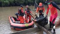 ditemukan tewas mengapung di Sungai Seranau