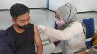 Sudah sepekan Dinas Kesehatan Kabupaten Kotawaringin Timur (Kotim) bekerjasama dengan Kantor Kesehatan Pelabuhan (KKP) Kelas III Sampit membuka pos layanan vaksinasi Covid-19