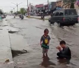 Jalan Tumenggung Tilung salah satu wilayah yang terparah genangan airnya