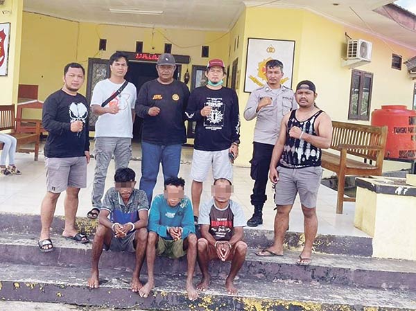 BAWA-KABUR-GADIS-REMAJA