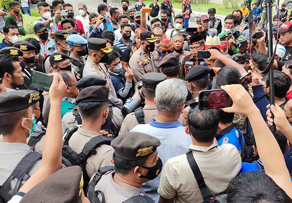 Demo pengadilan negeri palangkaraya