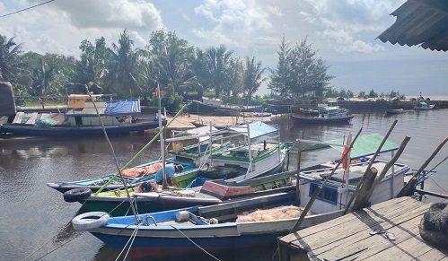 Sejumlah perahu nelayan di Sukamara