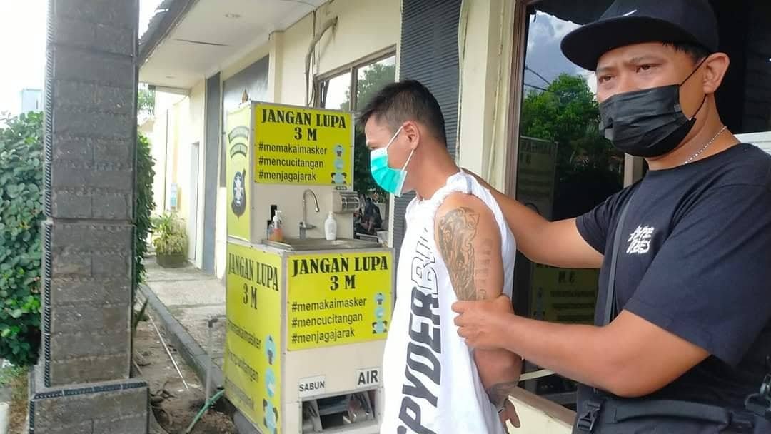 Pelaku penganiayaan Pelaku penganiayaan