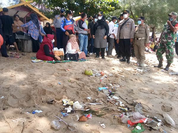 PANTAI-UJUNG-PANDARAN