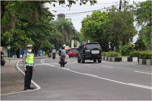 Kepolisian Daerah Kalimantan Tengah mengimbau masyarakat untuk taat berlalu lintas di jalan raya saat masa arus balik Lebaran