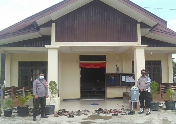 POLISI-JAGA-GEREJA POLISI-JAGA-GEREJA