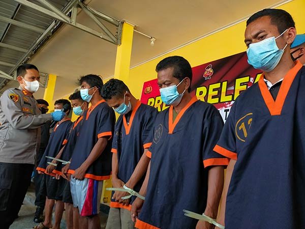 TERSANGKA-PENGANIAYAAN