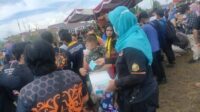 Pembagian masker kepada masyarakat