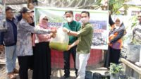 PT.GSPP Salurkan Program CSR Astra Kreatif di Desa Kebun Agung,pt gunung sejahtera puti pesona,kolam bioflok,kolam bioflok lele,kolam bioflok adalah,kolam bioflok nila,kolam bioflok udang vaname,Ketua Kelompok Wanita Tani Desa Kebun Agung,Sri Atun,kelompok tani,kelompok tani di desa,kelompok tani wanita,kelompok tani ternak,borneo news p.bun,radar sampit,berita sampit,radar sampit info terkini