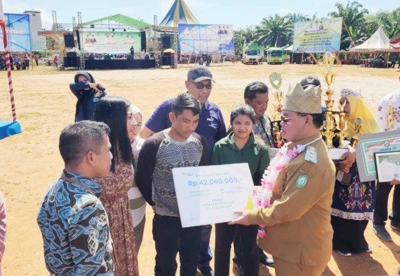 Bupati Kotim Serahkan Santunan dari BPJamsostek Kepada Ahli Waris,santunan BPJS Ketenagakerjaan,BPJS Ketenagakerjaan,klaim bpjs ketenagakerjaan,kantor bpjs ketenagakerjaan,bpjamsostek,bpjs ketenagakerjaan cabang sampit,radar sampit hari ini