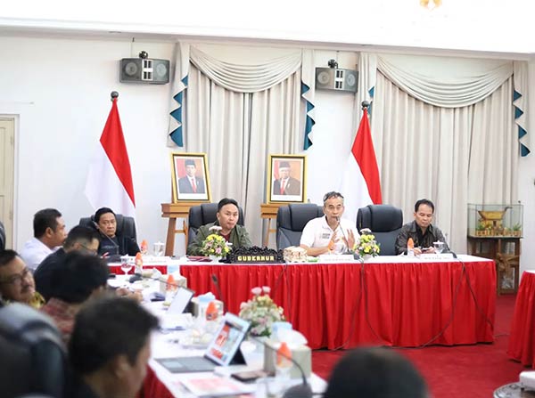 GUBERNUR-KALTENG-RAPAT-PERSIAPAN-PIALA-DUNIA-SEPEDA