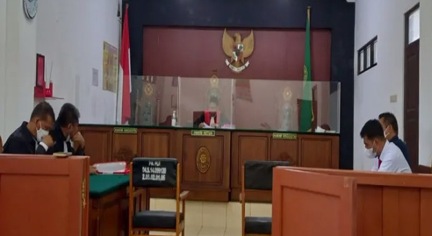 Suasana persidangan gugatan praperadilan yang diajukan ZT, tersangka kasus pertambangan batu andesit