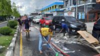 Bersihkan jalan