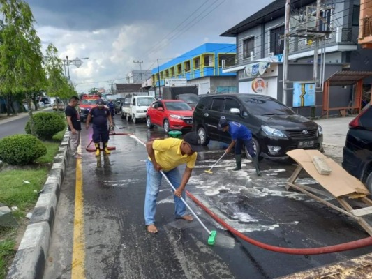 Bersihkan jalan