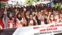 Sebanyak 500 relawan emak-emak yang tergabung dalam Mak Ganjar Kalimantan Tengah