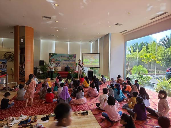 Aquarius Boutique Hotel Sampit mendatangkan pendongeng asal Sampit, Sandy Ramadhan