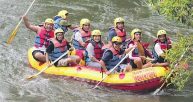 arung jeram di desa wisata riam tinggi dari kabupaten lamandau