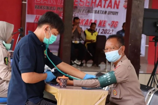 Pelaksanaan vaksinasi di aula joglo Polres Lamandau