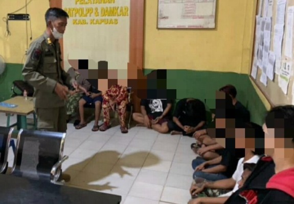 Pol PP Kabupaten Kapuas,mabuk lem,mabuk lem fox,efek mabuk lem fox,cara mabuk lem,bahaya mabuk lem,berita kapuas hari ini,radar sampit hari ini,lem