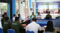 PERTEMUAN: Dishub Kobar memfasilitasi pertemuan antara Organda dan Pertamina terkait penyaluran BBM bersubsidi di aula Dishub Kobar, Senin (11 /7).