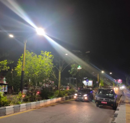 Salah satu cahaya dari PJU di Jalan A Yani Kota Sampit,
