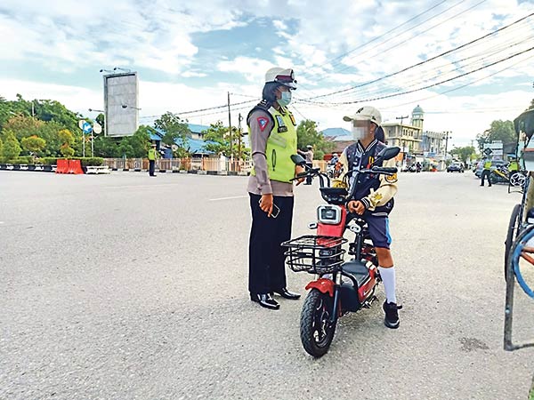 tegur pengguna sepeda listrik