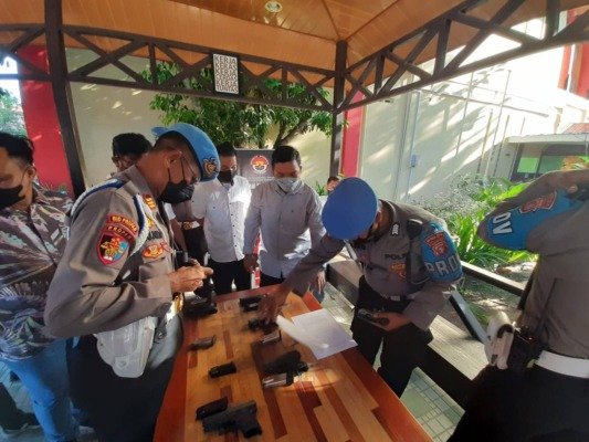 Direktorat Reserse Narkoba Polda Kalteng menggelar pemeriksaan terhadap senpi personel