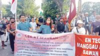 aksi damai protes penangkapan penambang ilegal