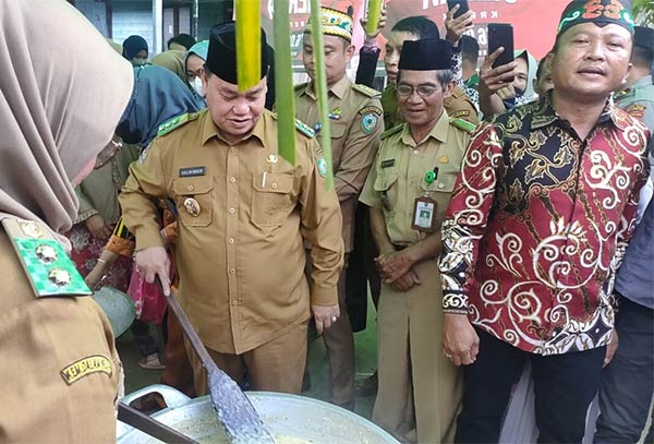 bupati kotim masak bubur asyura