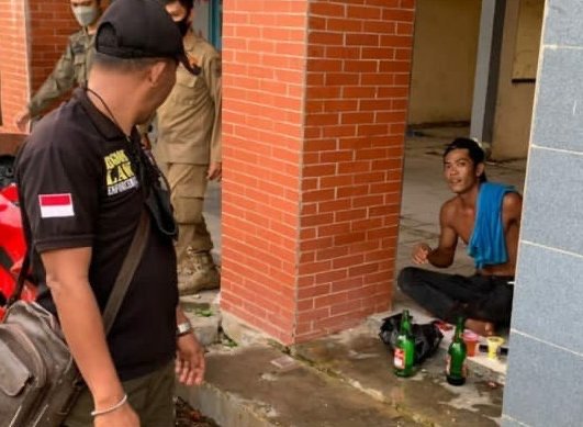 Kabupaten Kapuas,Satpol PP,satpol PP kapuas,radar sampit,mabuk miras,orang mabuk miras,berita kapuas hari ini