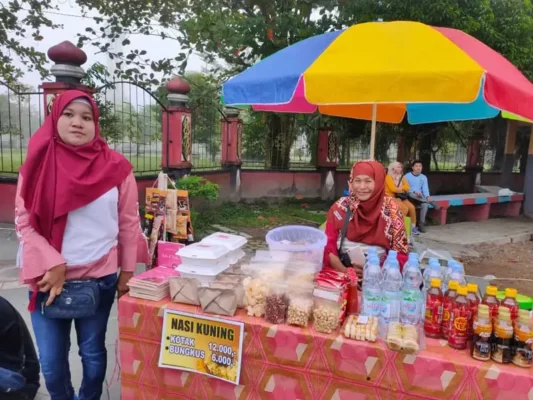 marshelina berjualan nasi kuning