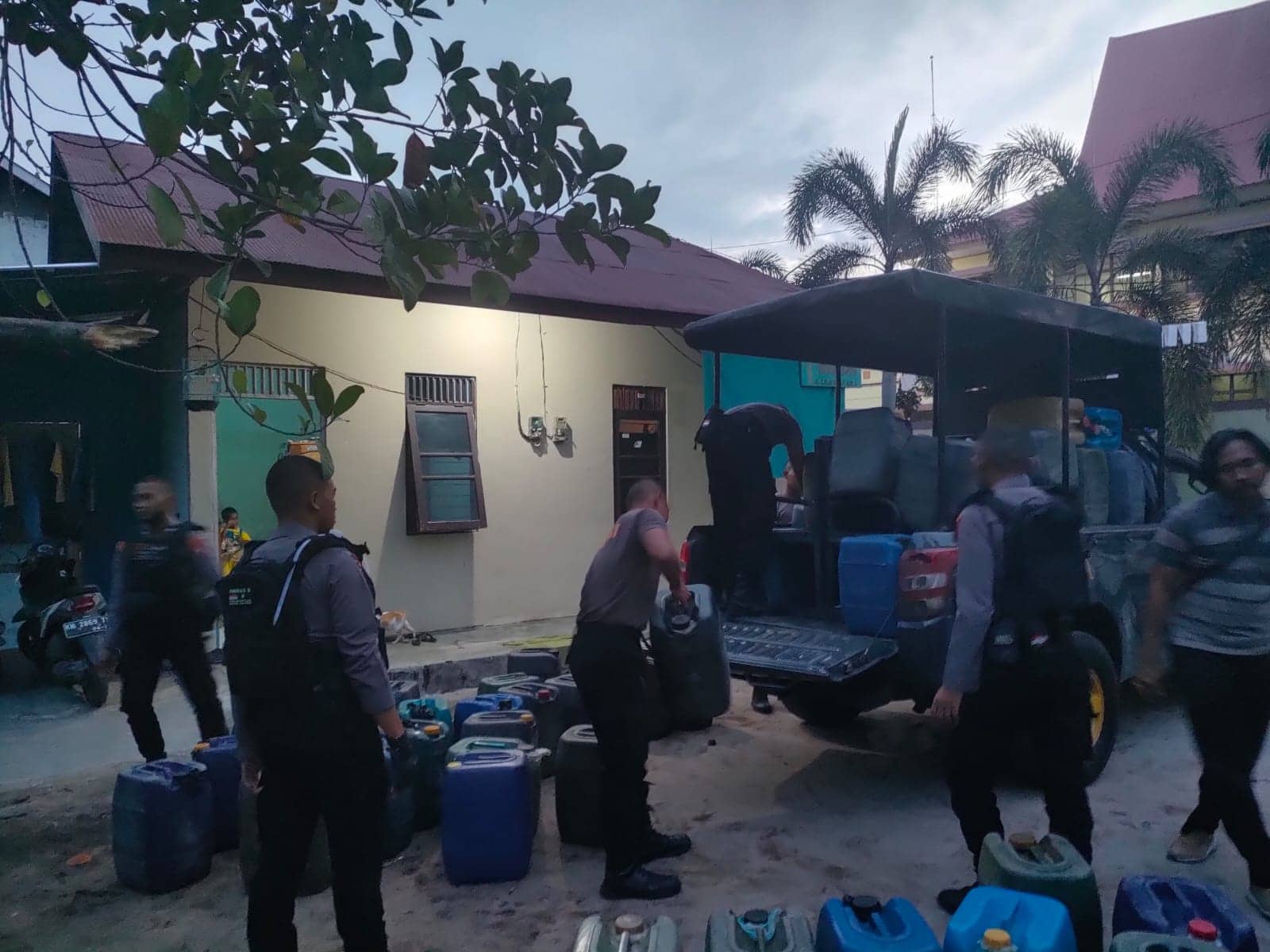 pelangsir,polda kalteng,penimbun bbm,bbm bersubsidi,solar langka,pertalite,harga pertalite,radar sampit,berita palangkaraya hari ini,palangkaraya