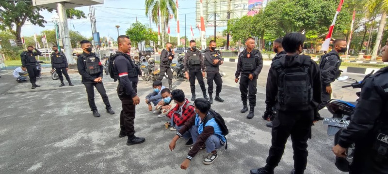 Tim Patroli Presisi Reaksi Cepat (PPRC) Dit Samapta Polda Kalteng,polda kalteng,pelajar di palangkaraya ditangkap polisi,pelajar nakal di palangkaraya ditangkap polsisi,radar sampit,berita palangkaraya hari ini